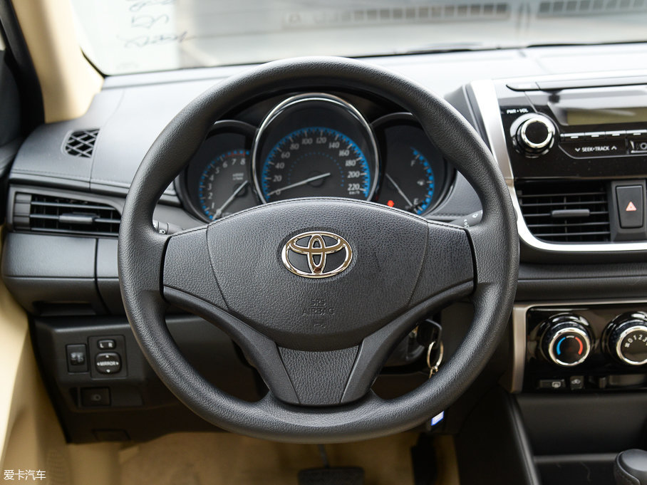 2017��YARiS L ���� 1.5E CVT�ȄӰ�