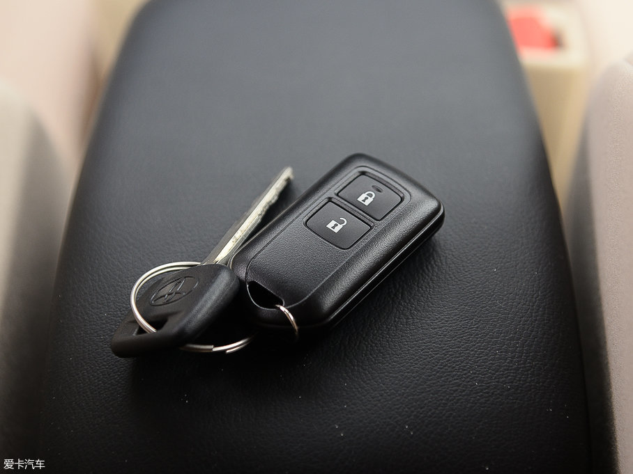 2017YARiS L  1.5E ք(dng)Ȅ(dng)