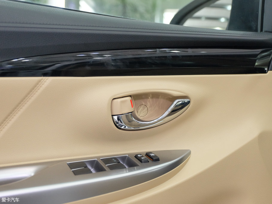 2017YARiS L  1.5GS CVTJӰ