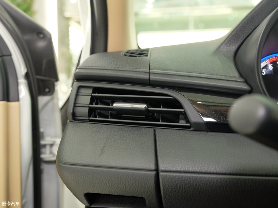 2017YARiS L  1.5GS CVTJӰ