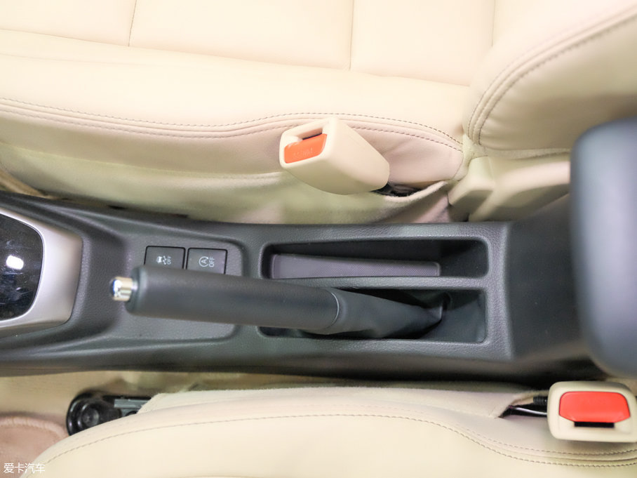 2017��YARiS L ���� 1.5GS CVT�J�Ӱ�