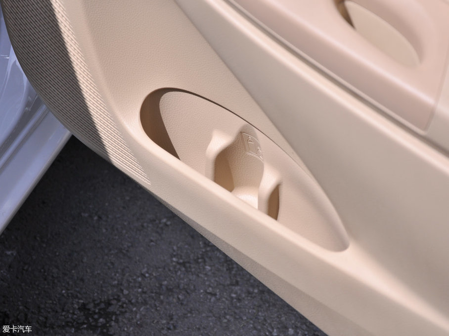 2017YARiS L  1.3E ք(dng)Ȅ(dng)