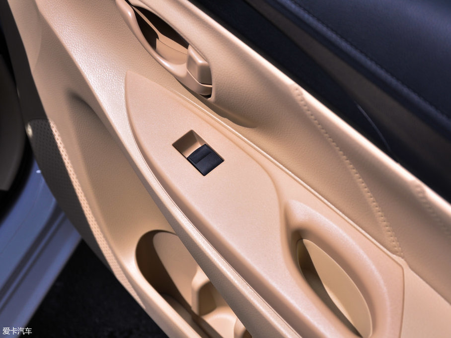 2017YARiS L  1.3E քȄӰ