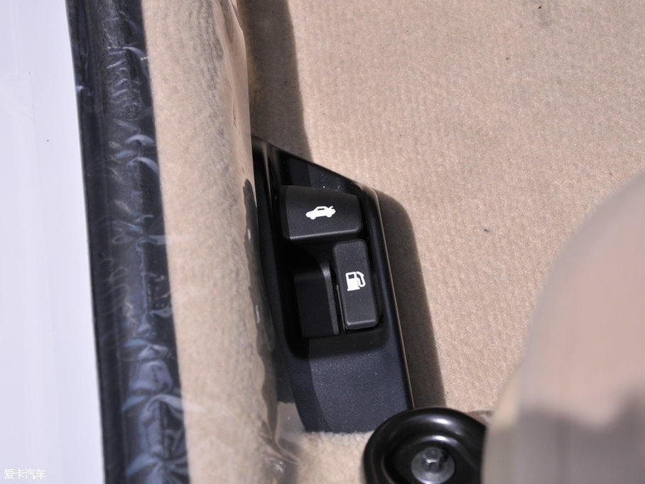 2017YARiS L  1.3E քȄӰ