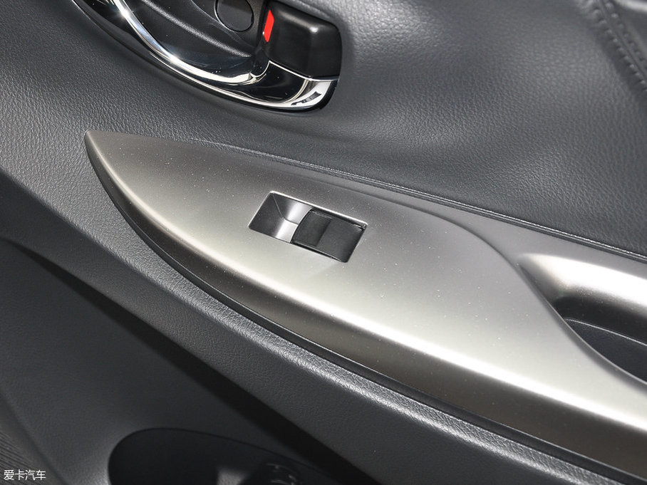 2017YARiS L  1.5G CVTń촰