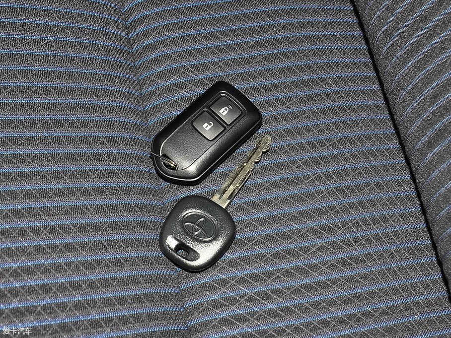 2017YARiS L  1.5G CVTń촰