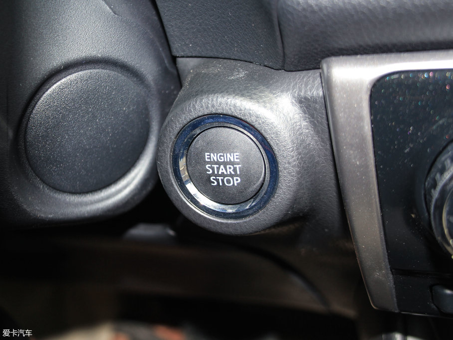 2017��YARiS L ���� 1.5GS CVT�J�Ӱ�