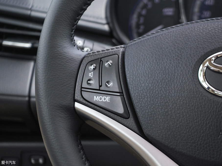 2017��YARiS L ���� 1.5GS CVT�J�Ӱ�