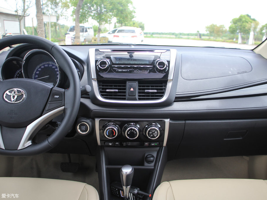 2017��YARiS L ���� 1.5GS CVT�J�Ӱ�