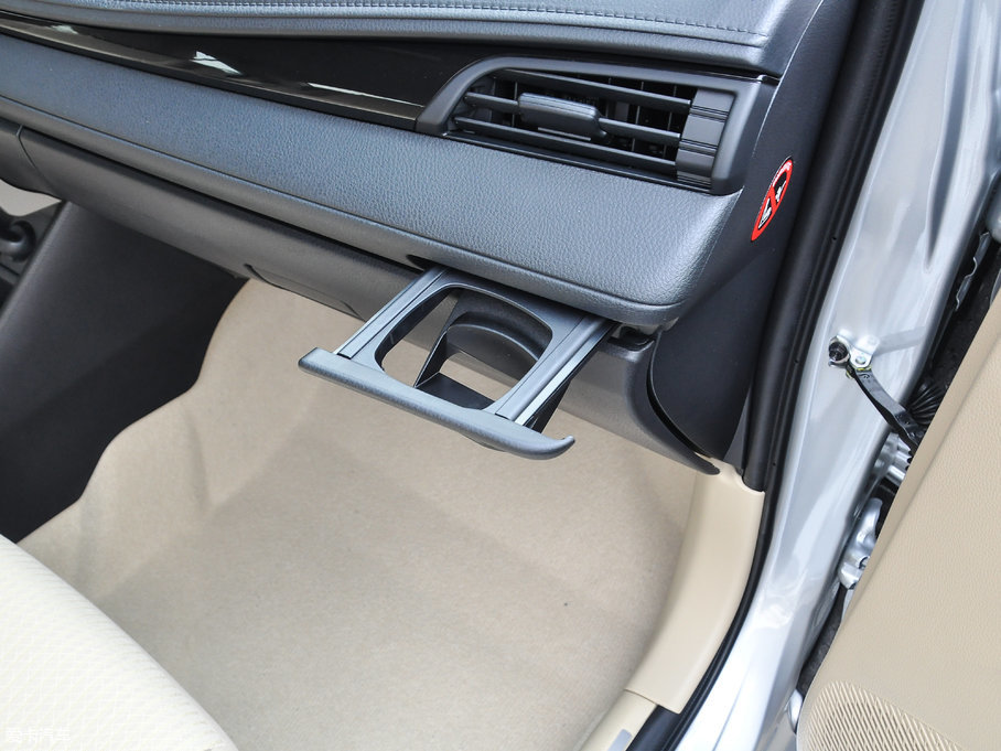 2017YARiS L  1.5G CVTńӰ