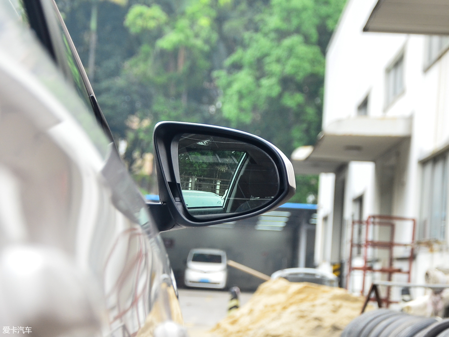 2017YARiS L  1.3E CVTȄӰ