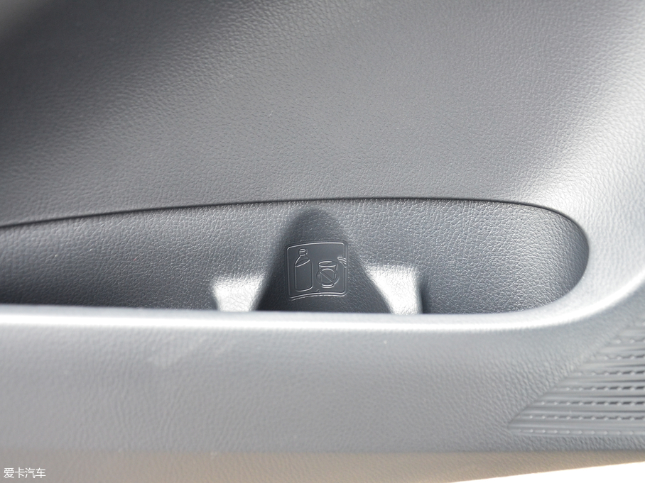 2017YARiS L  1.3E CVTȄӰ