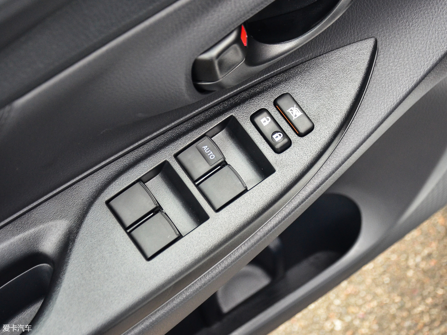 2017YARiS L  1.3E CVTȄӰ