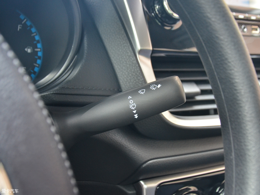 2017YARiS L  1.3E CVTȄӰ