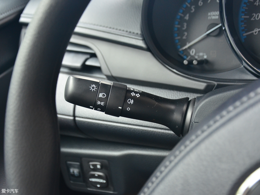 2017YARiS L  1.3E CVTȄӰ