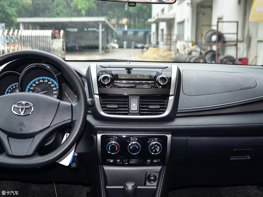 2017YARiS L  1.3E CVTȄ(dng)