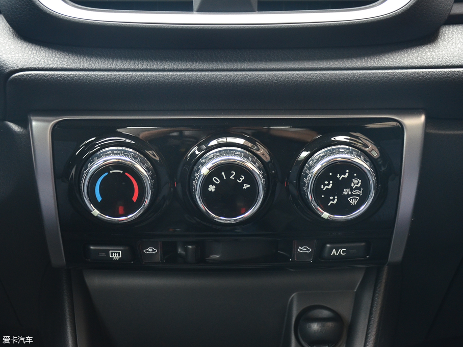 2017YARiS L  1.3E CVTȄӰ