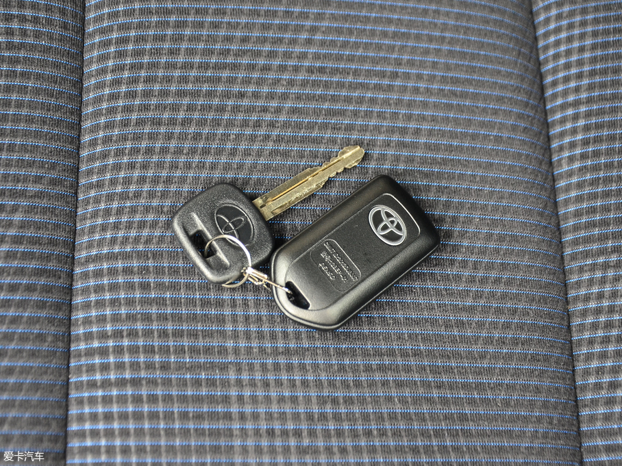 2017YARiS L  1.3E CVTȄӰ