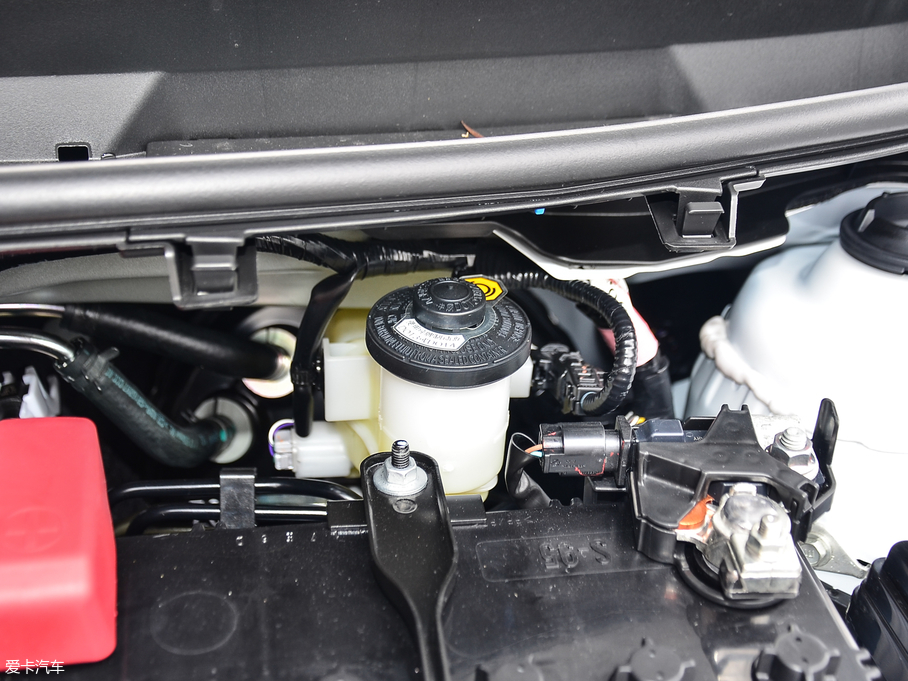 2017YARiS L  1.3E CVTȄӰ