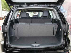 2017款2.0T 七座四驱炫黑限量版 行李厢空间