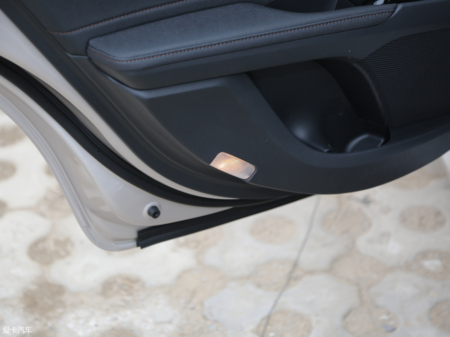 2018��P���� 2.0G ���A��