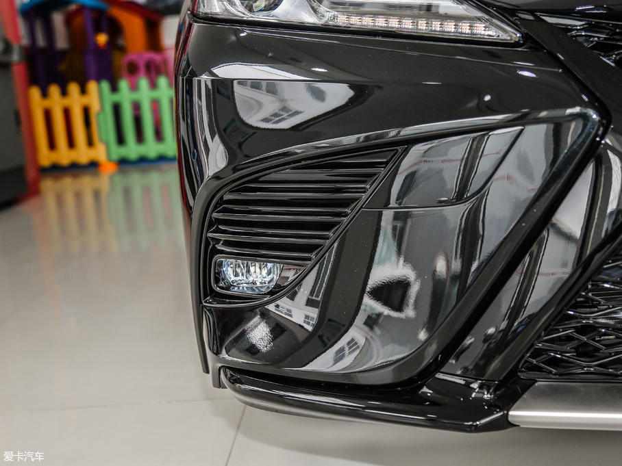 2018��P���� 2.5S �h�а�