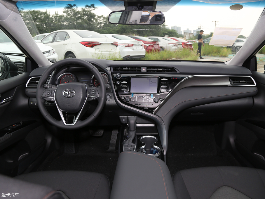 2018��P���� 2.0S �h�а�