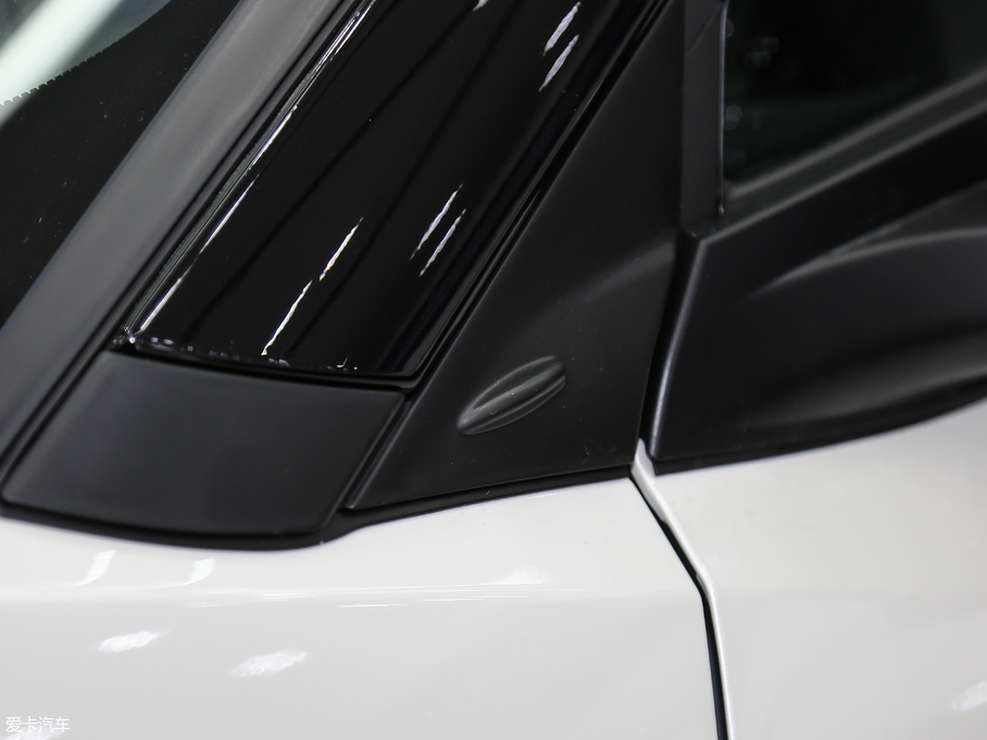 2018SC-HR 2.0L CVTIȰ V