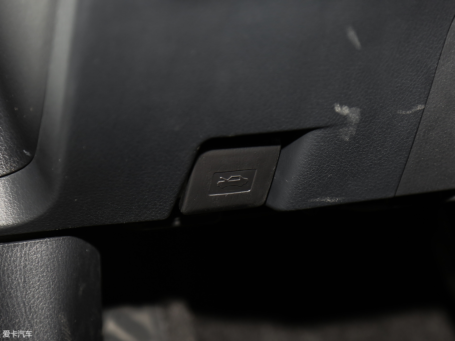 2018���S��C-HR 2.0L CVT�I(l��ng)�Ȱ� ��V