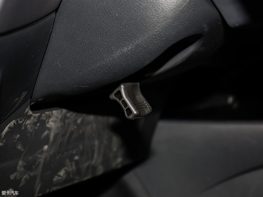 2018���S��C-HR 2.0L CVT�I(l��ng)�Ȱ� ��V