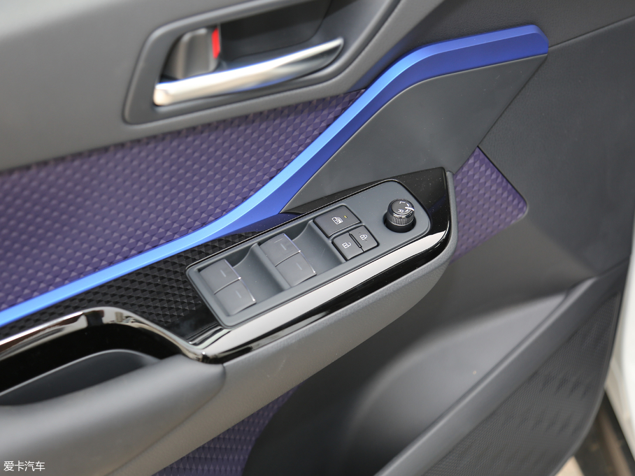 2018SC-HR 2.0L CVTI؄e V