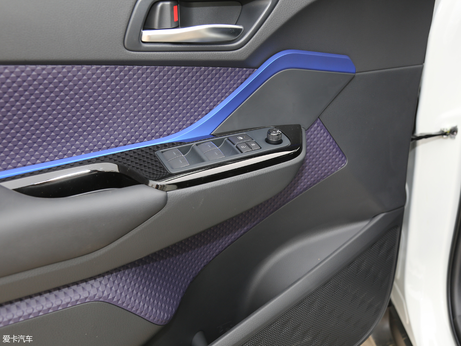 2018SC-HR 2.0L CVTI؄e V