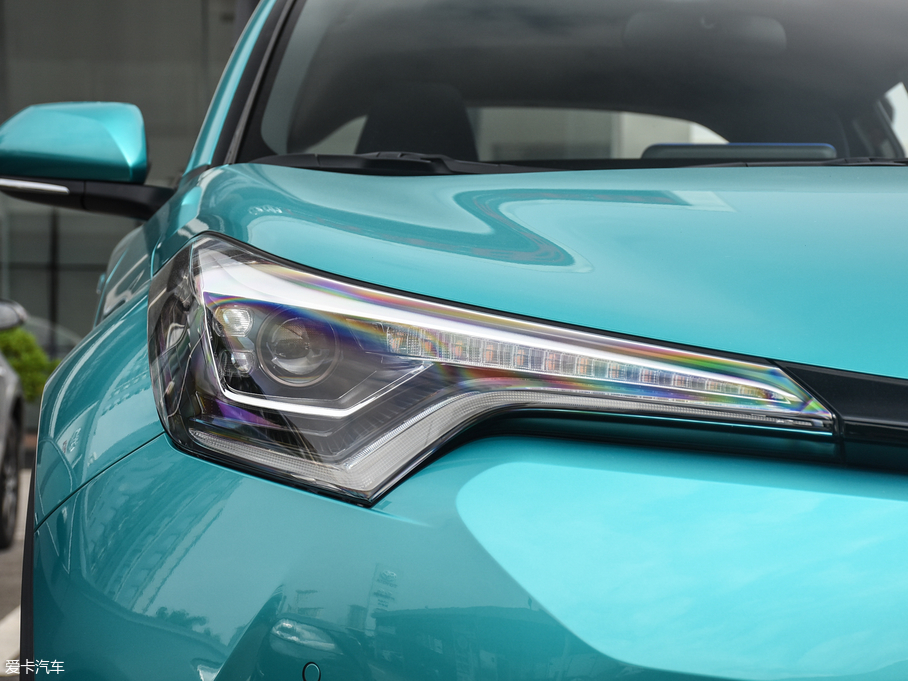 2018���S��C-HR �촰�� 2.0L CVT���A�� ��V