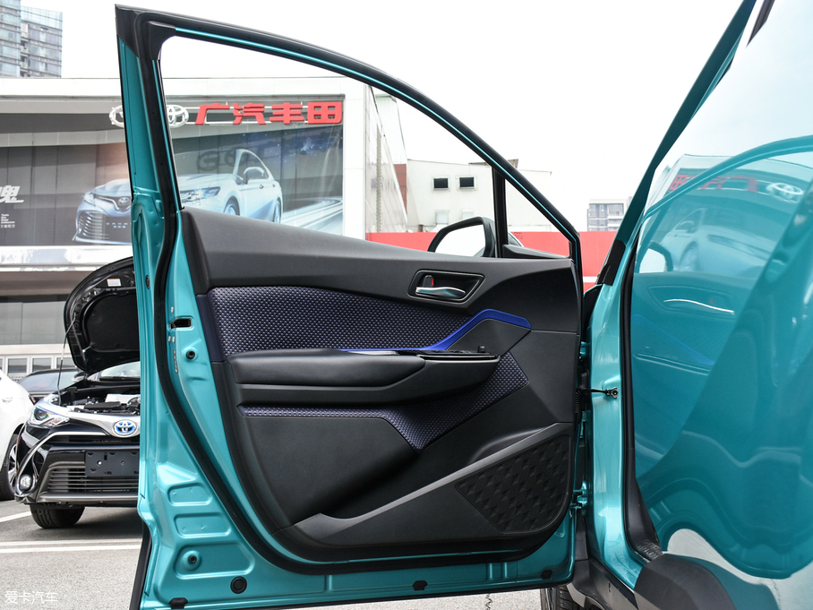 2018SC-HR 촰 2.0L CVTA V