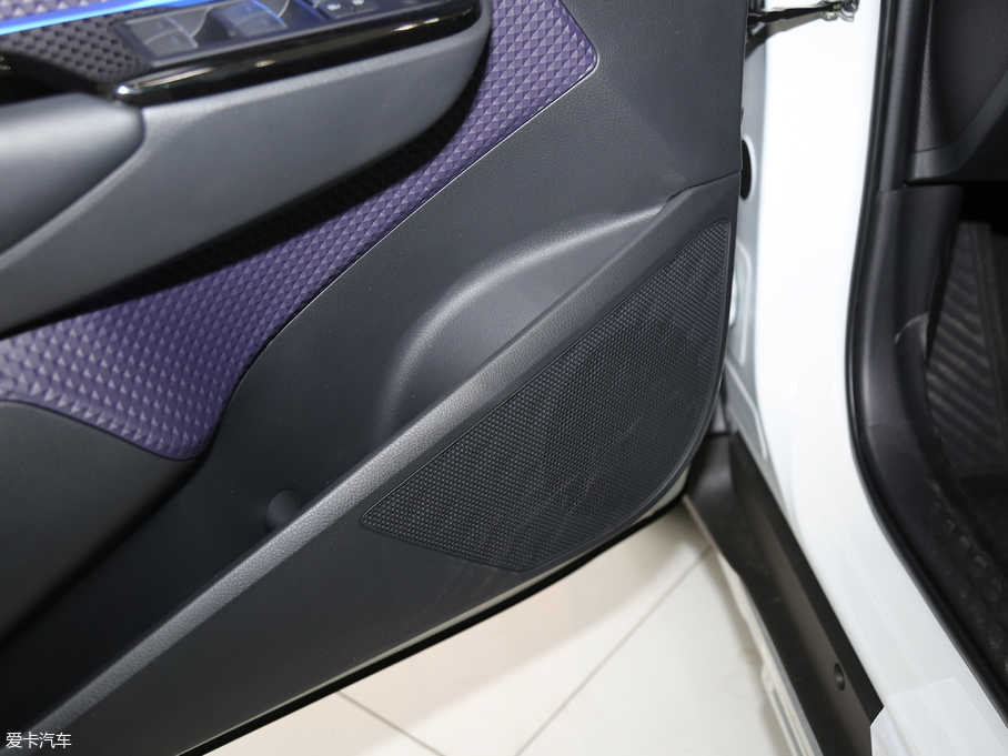 2018SC-HR 2.0L CVTIȰ V