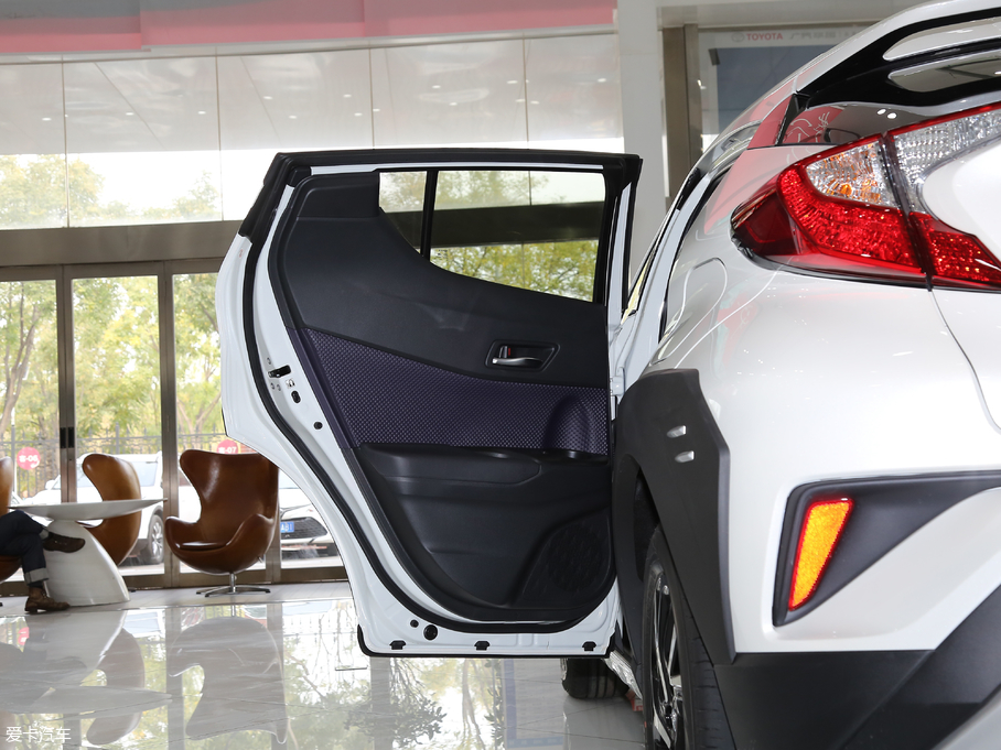 2018���S��C-HR 2.0L CVT�����I�Ȱ� ��V