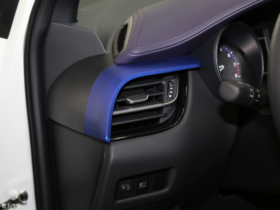 2018���S��C-HR 2.0L CVT�����I(l��ng)�Ȱ� ��V