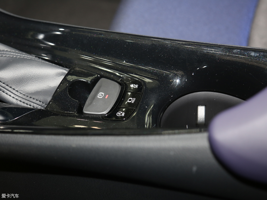 2018���S��C-HR 2.0L CVT�����I�Ȱ� ��V