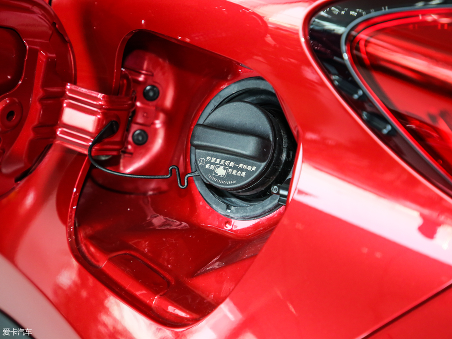 2018���S��C-HR 2.0L CVT�����I�Ȱ� ��V