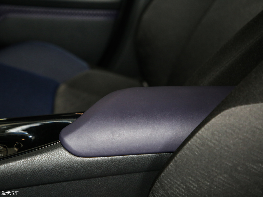 2018SC-HR 2.0L CVTIȰ V