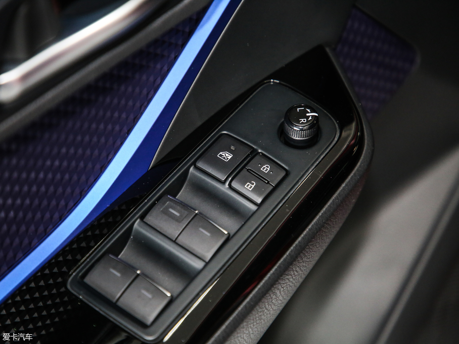 2018SC-HR 2.0L CVTIȰ V