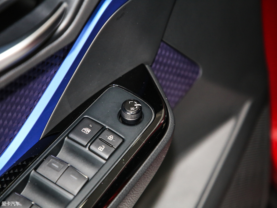 2018���S��C-HR 2.0L CVT�����I�Ȱ� ��V