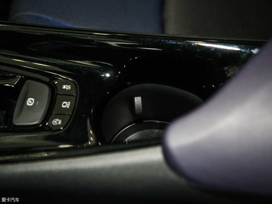 2018SC-HR 2.0L CVTIȰ V