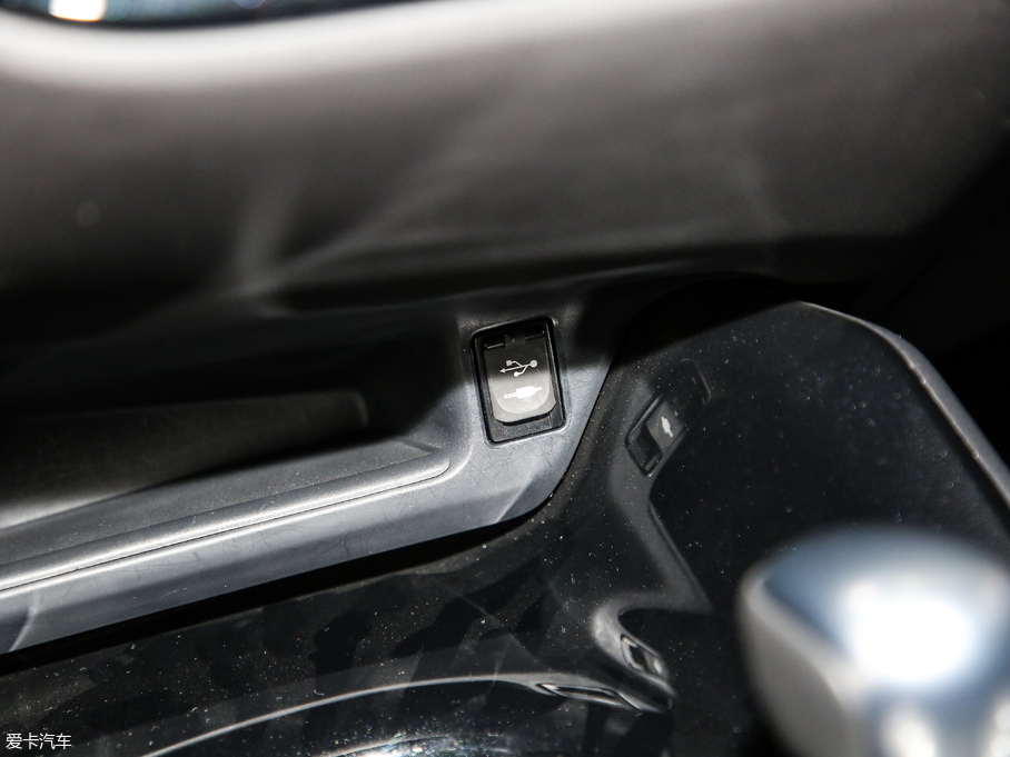 2018SC-HR 2.0L CVTIȰ V