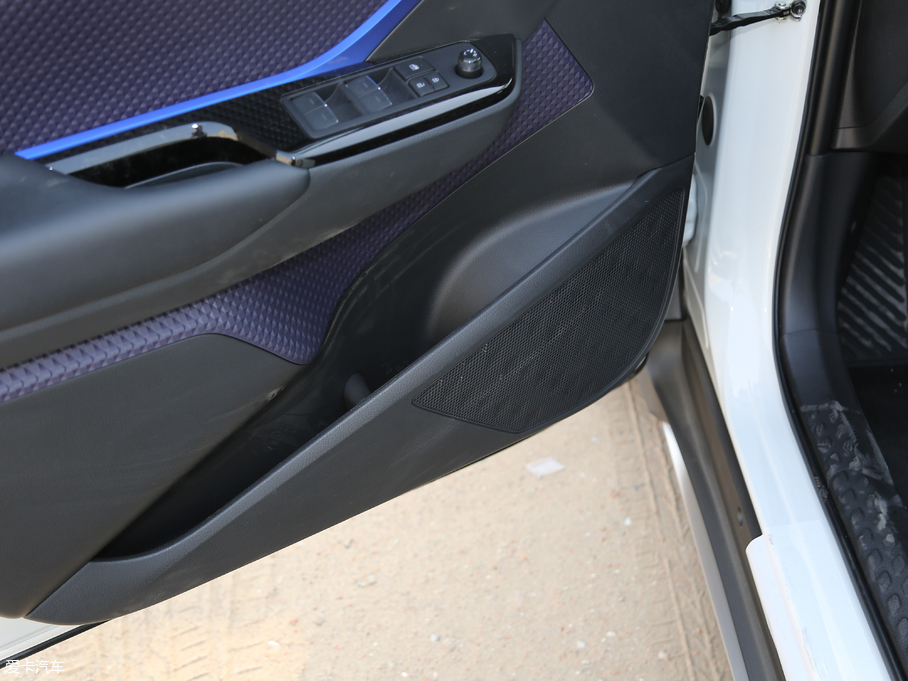 2018���S��C-HR �촰�� 2.0L CVT�����I(l��ng)���� ��VI