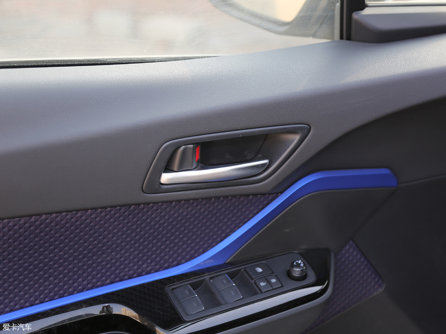 2018���S��C-HR �촰�� 2.0L CVT�����I(l��ng)���� ��VI