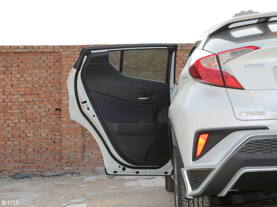 2018���S��C-HR �촰�� 2.0L CVT�����I(l��ng)���� ��(gu��)VI