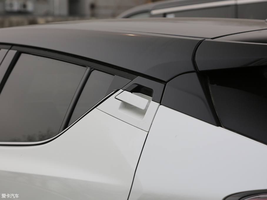 2018SC-HR 촰 2.0L CVTA VI