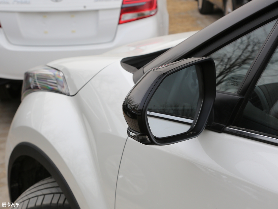 2018SC-HR 촰 2.0L CVTA VI