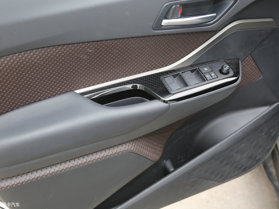 2018SC-HR 촰 2.0L CVTA VI